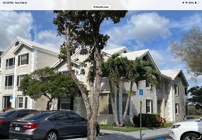 Foto del edificio - 2831 N Oakland Forest Dr