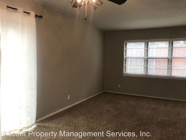 Building Photo - 2532 S Florence Dr