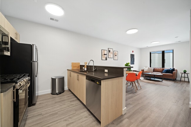 Building Photo - SUMMIT Orange Crossing