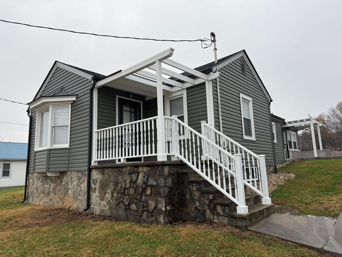 Foto principal - 313 E Bernard Ave