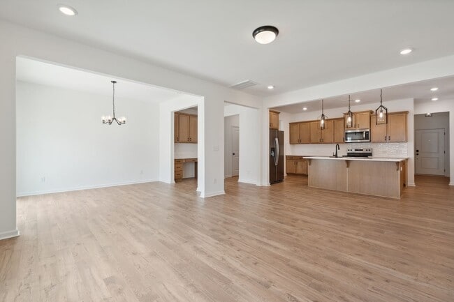 Building Photo - Spacious 3BR Townhome in North District