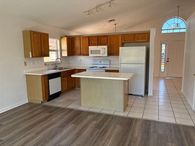 Foto del edificio - 3 Bedroom Home in Highly Desirable Orlando Neighborhood