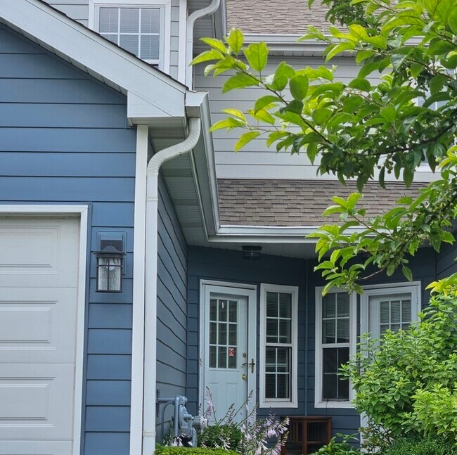 Building Photo - 558 Woodhaven Dr