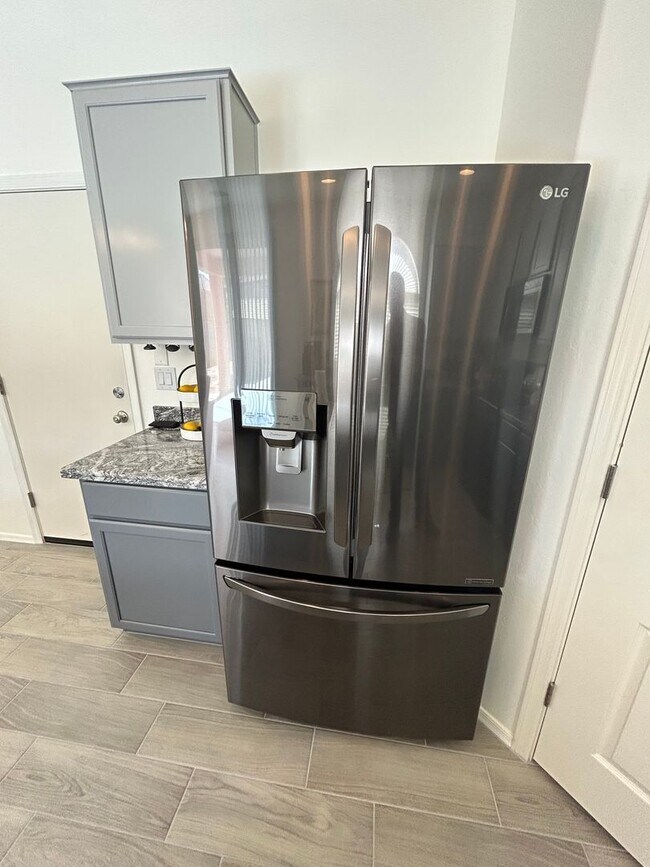 Foto del edificio - Upgraded 4 bed 2.5 bath!