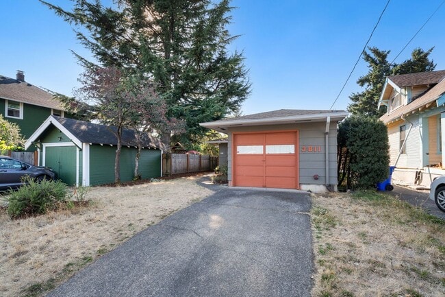 Building Photo - 3811 SE 66th Ave