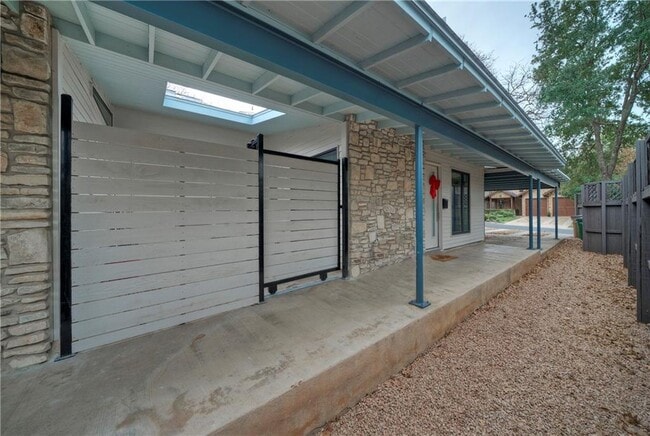 Building Photo - 3304 Bonnie Rd