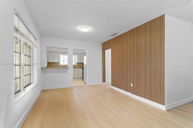 Foto del edificio - 9125 Carlyle Ave