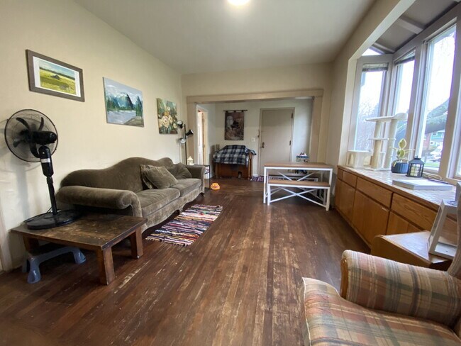 Foto del edificio - 825 N Garden St