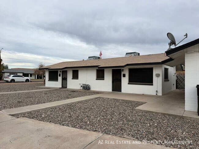 Foto del edificio - 3417 E Windsor Ave