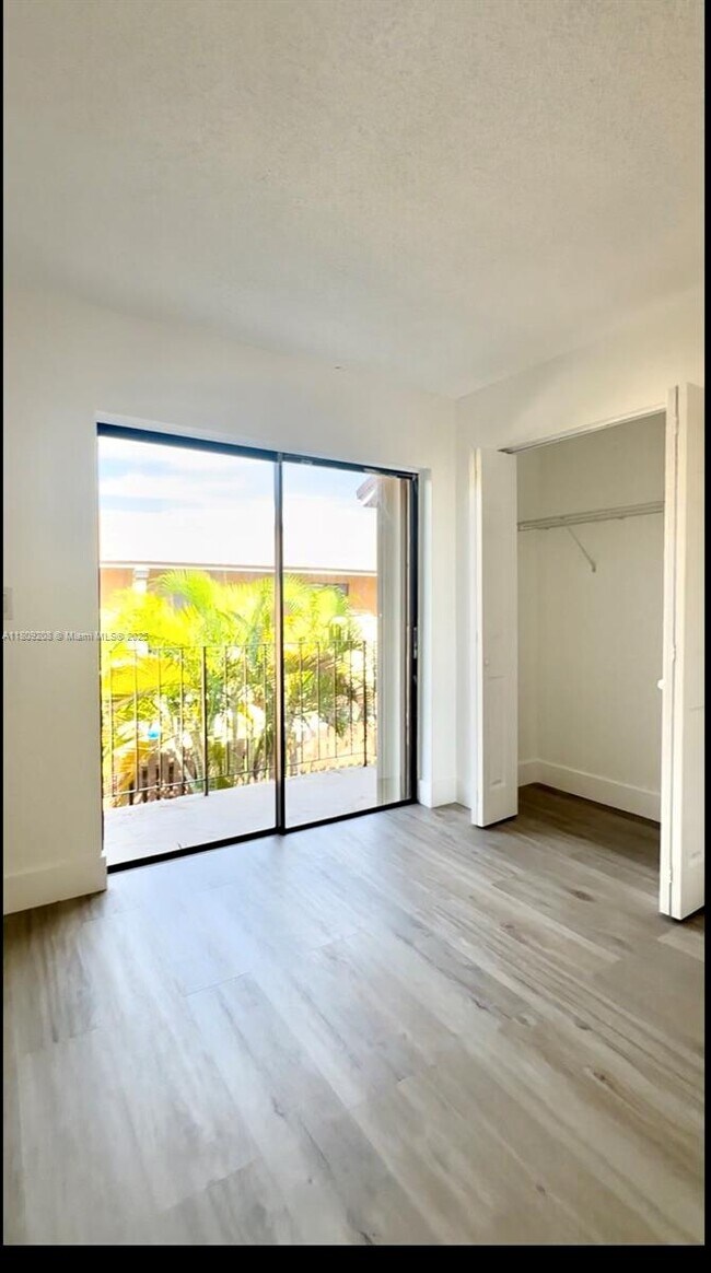 Building Photo - 6866 NW 173rd Dr
