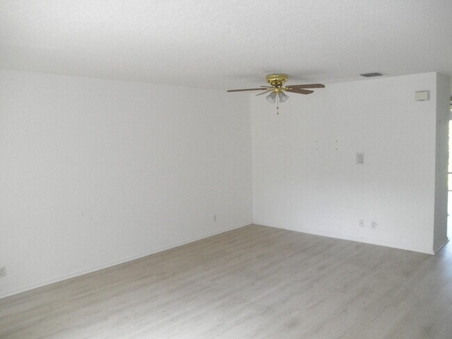 Foto del edificio - 798 Summit Lake Dr