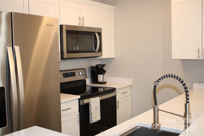 Building Photo - 17919 Kings Point Dr