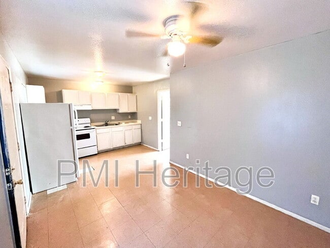 Building Photo - 813 E Huntsville Ave