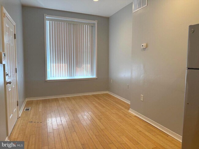 Foto del edificio - 3211 W Montgomery Ave