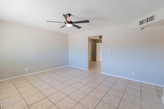 Building Photo - 1208 E Pebble Beach Dr