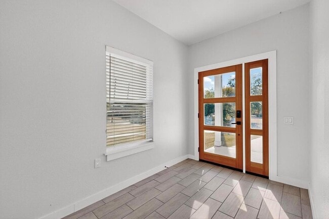 Building Photo - 604 Kimbro St