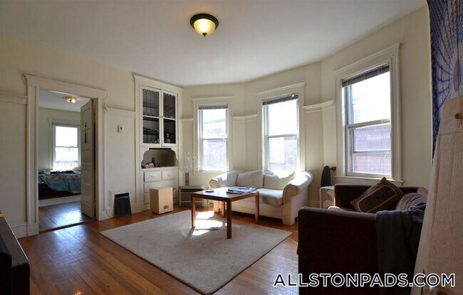 Building Photo - 44 Easton St