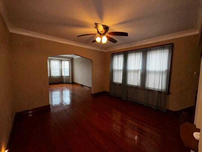 Building Photo - 4135 W 56th St