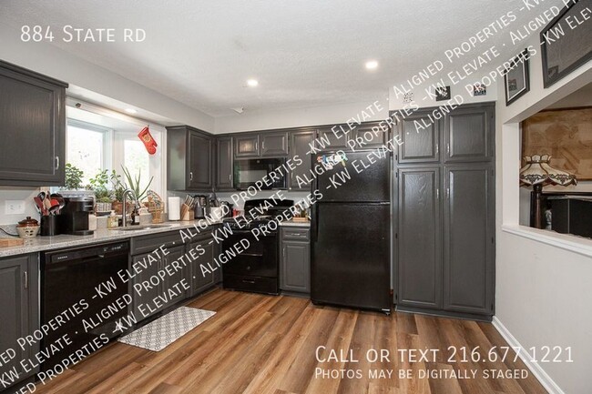 Building Photo - Spacious Multi Floor 3 Bed, 3 Bath Home!