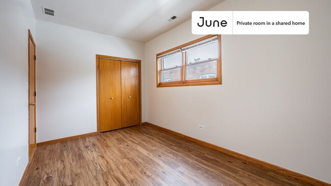 Foto del edificio - Private bedroom in 3 bed/2 bath Home