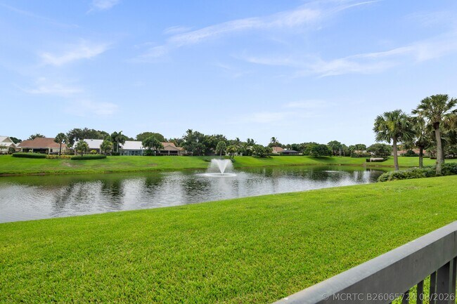 Foto del edificio - 233 River Park Dr