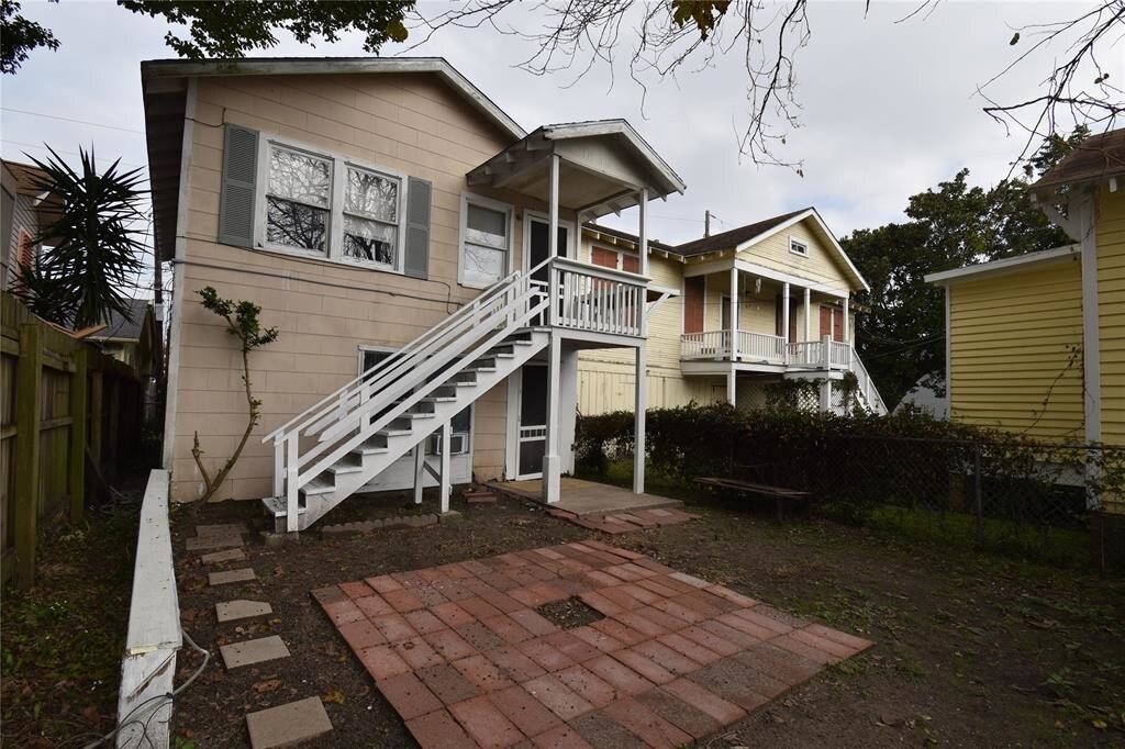 4724 Avenue Q 1/2, Galveston, TX 77551 Townhouse for Rent in Galveston, TX