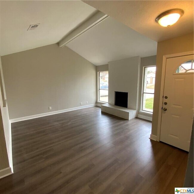 Foto del edificio - 2305 Bunker Hill Dr