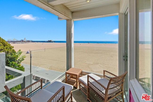 Foto del edificio - 1341 Palisades Beach Rd