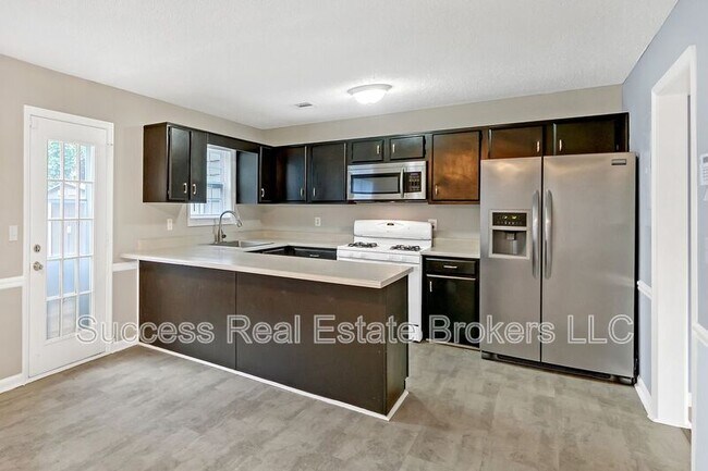 Foto del edificio - 4000 Sand Wedge Cir