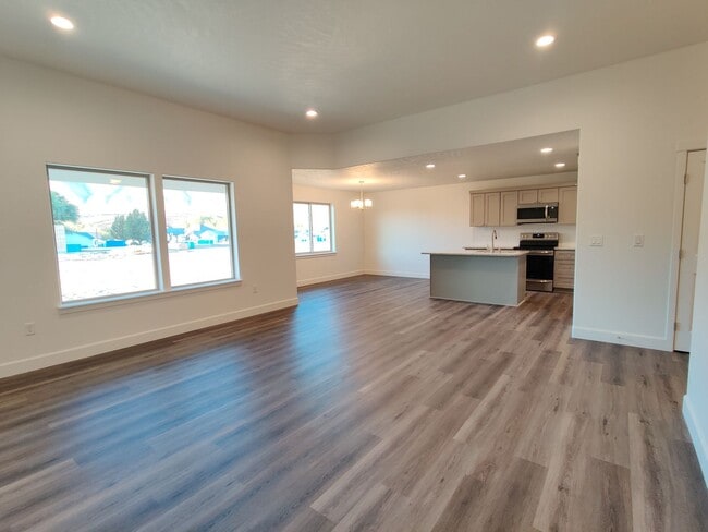 Building Photo - Newer Home for Rent in Benton City