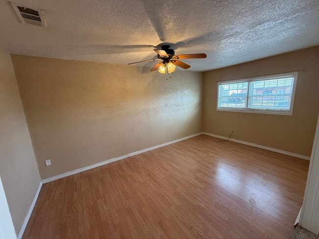 Foto del edificio - 2bed/ 1bath convenient  to CAFB