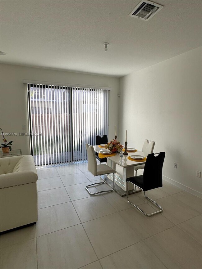 Foto del edificio - 141 Northeast 13th Terrace