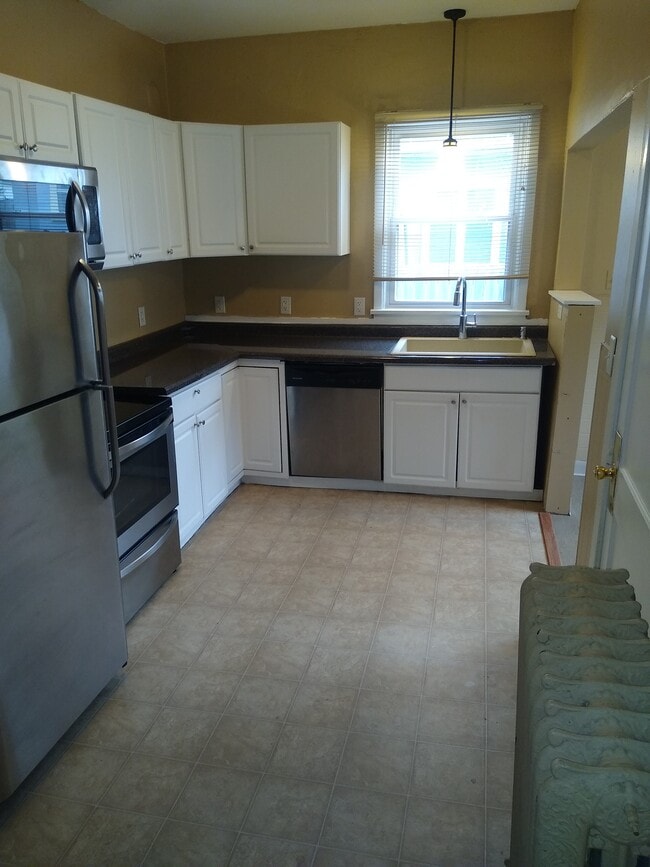 kitchen - 417 6th Ave S