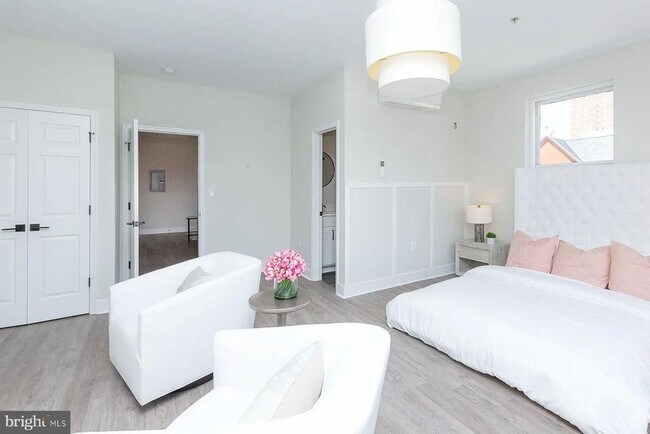 Foto del edificio - 1122 N Calvert St