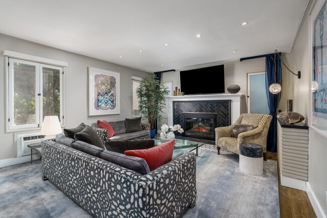 Building Photo - 2066 Glencoe Way