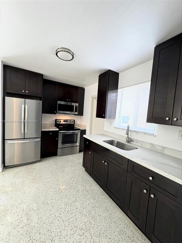 Foto principal - 626 W 17th St