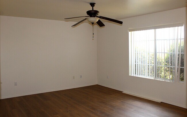 Foto del edificio - 6181 N Rockland Dr