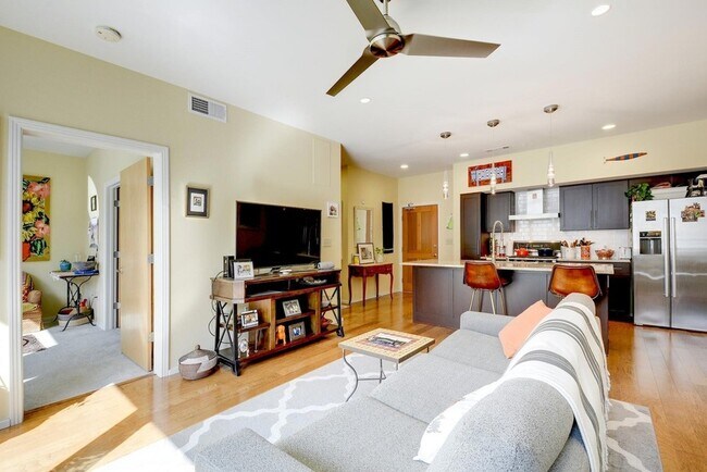 Building Photo - 1600 Barton Springs RD Unit 1504