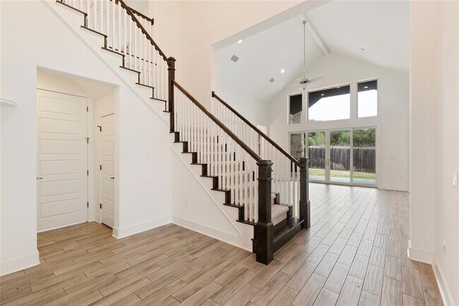 Building Photo - 12905 Padua Dr
