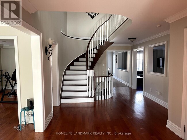 Building Photo - 4384 Idlewilde Crescent
