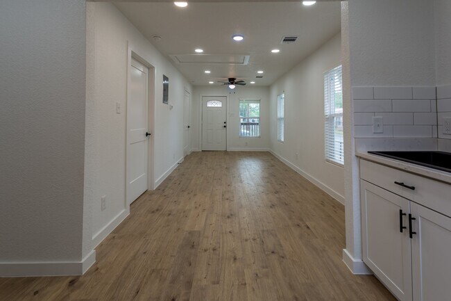 Foto del edificio - 2302 S Navidad St