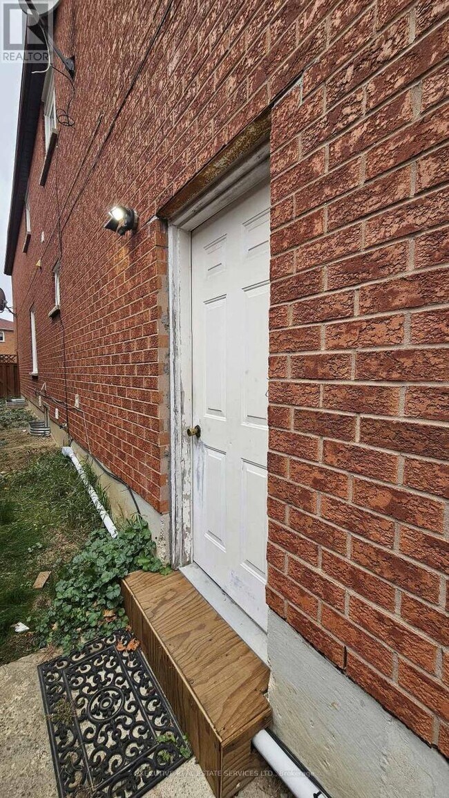 Building Photo - 1004 Ceremonial Dr