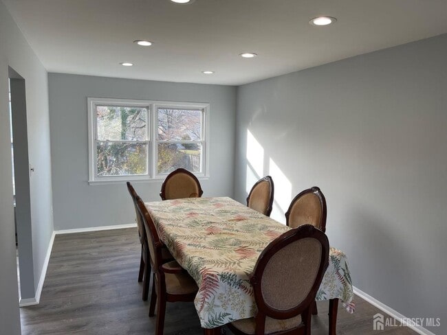 Building Photo - 57 Greenbrook Rd