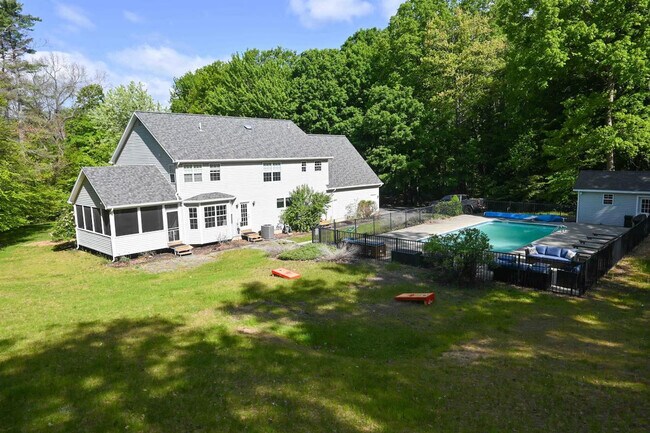 Foto del edificio - 180 Ruggles Rd