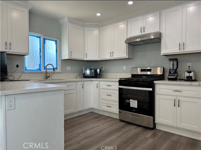 Building Photo - 223 S Howard St