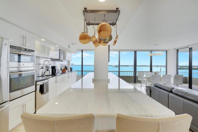 Foto del edificio - 5550 N Ocean Dr