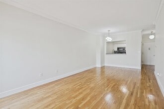 Building Photo - 205 10th St