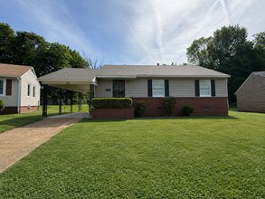 Building Photo - 1190 Inman Cove