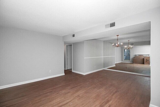 Foto del edificio - Updated First Floor 2BD/2BA Condo in Forest Ridge!