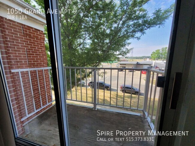 Building Photo - Marion 2 Bed, Secure entry, Fireplace Move...